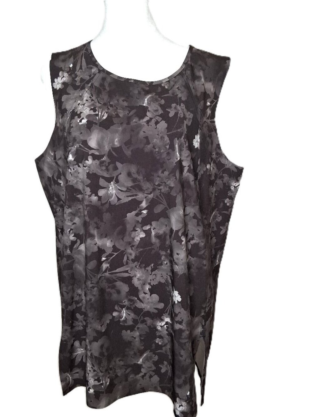 Athleta Zephyr Refined Tank Black Floral Print Side Slits